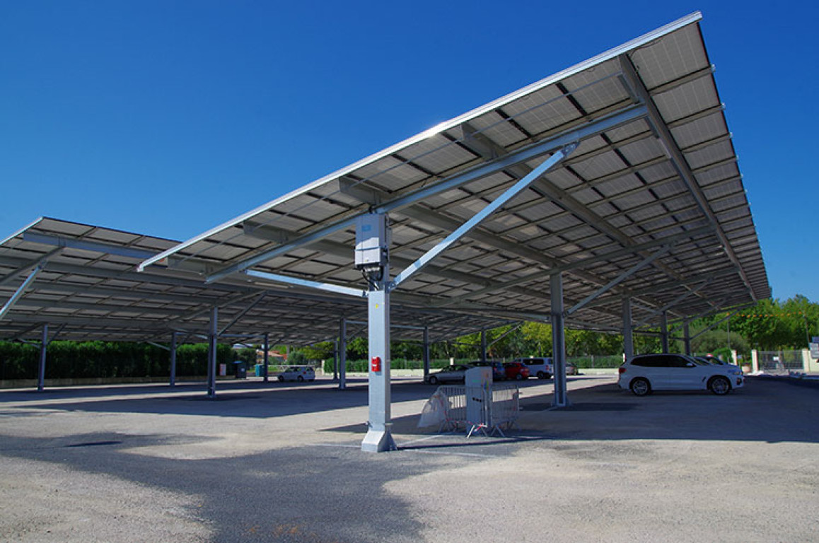 Installation ombrieres photovoltaiques